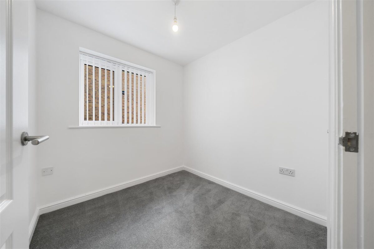 Martingale Close, Aintree Village