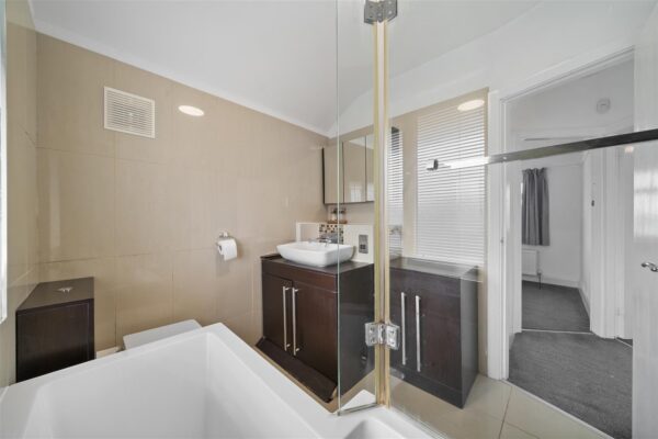 Oriel Drive, Aintree Village