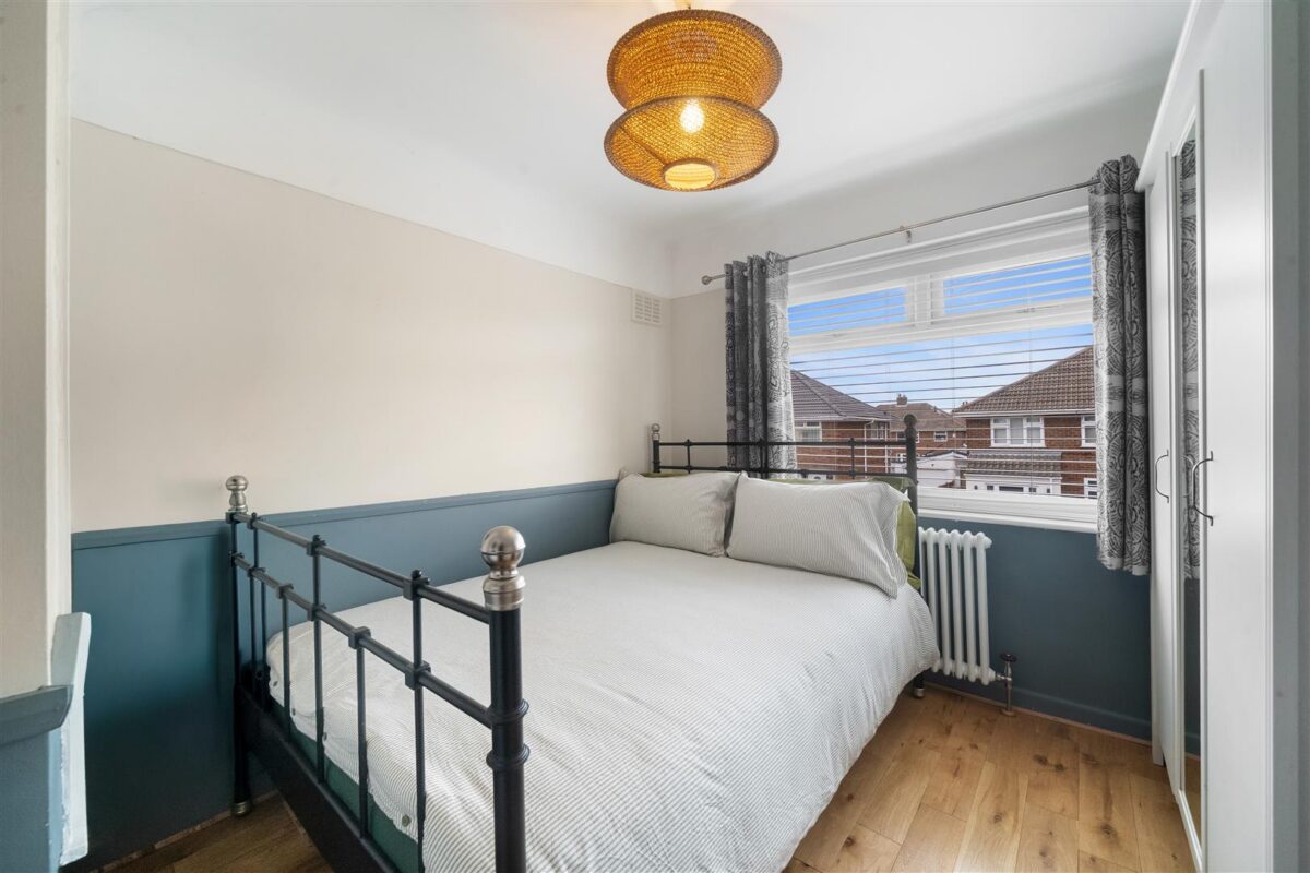 Shrewsbury Avenue, Aintree Village