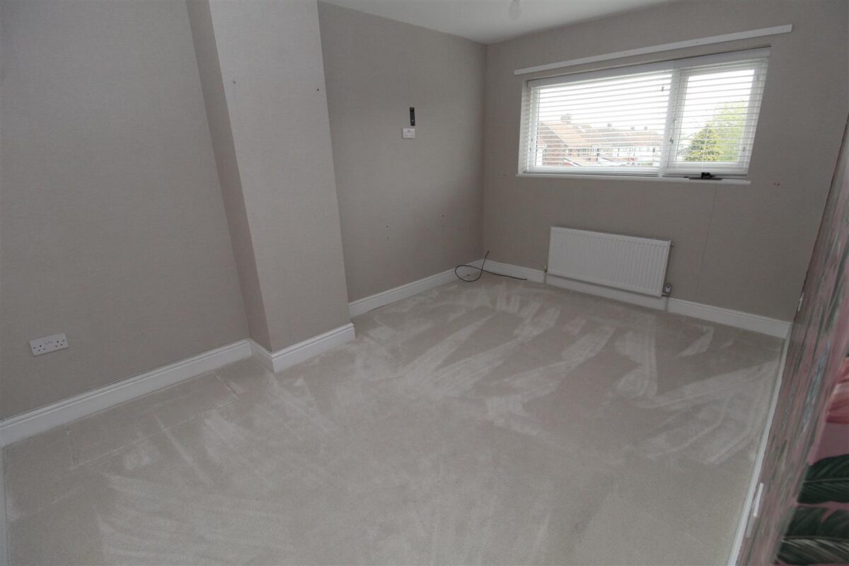 Rossall Avenue, Aintree Village