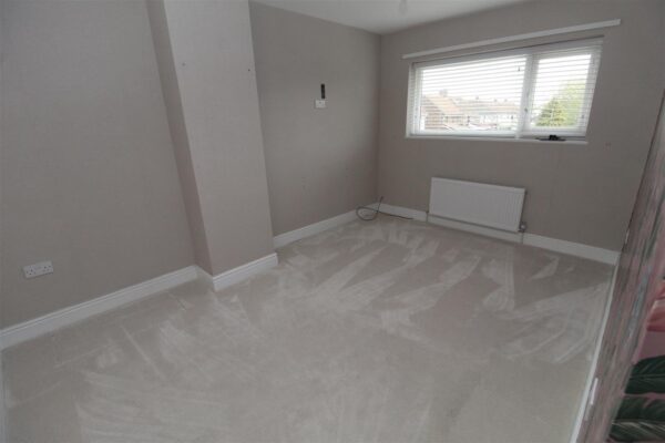 Rossall Avenue, Aintree Village