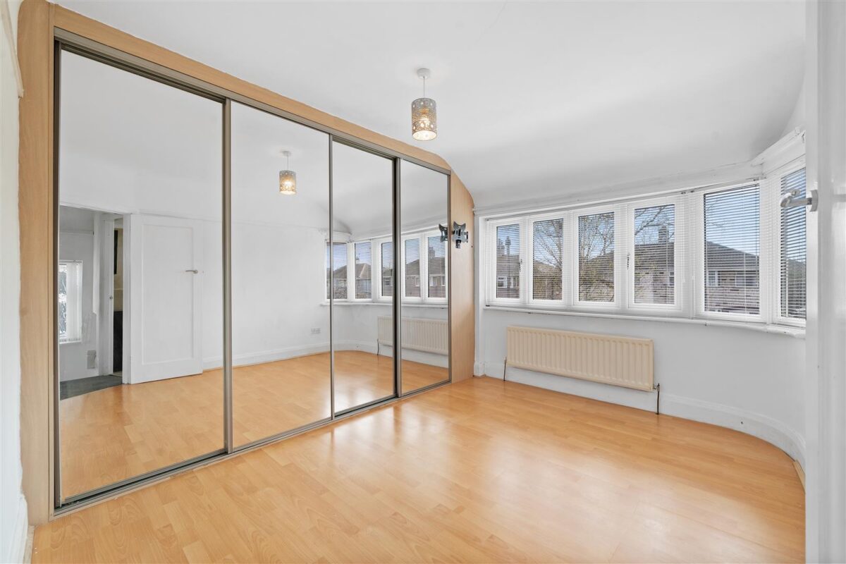 Oriel Drive, Aintree Village