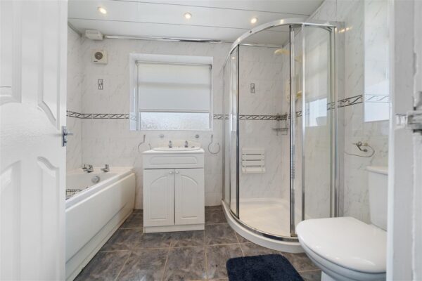 Sandhurst Drive, Aintree Village