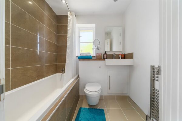 Sprig Close, Aintree