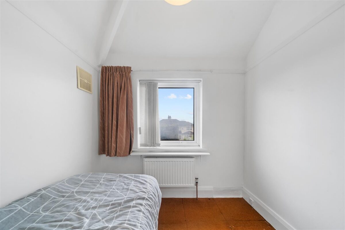 Mostyn Avenue, Aintree Village