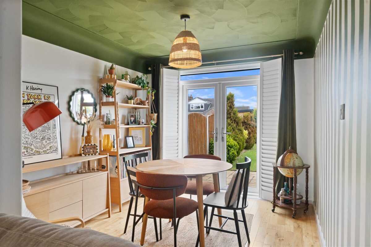 Shrewsbury Avenue, Aintree Village