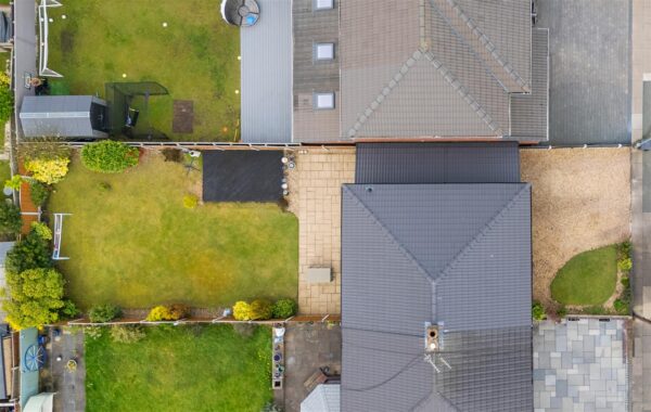 Shrewsbury Avenue, Aintree Village