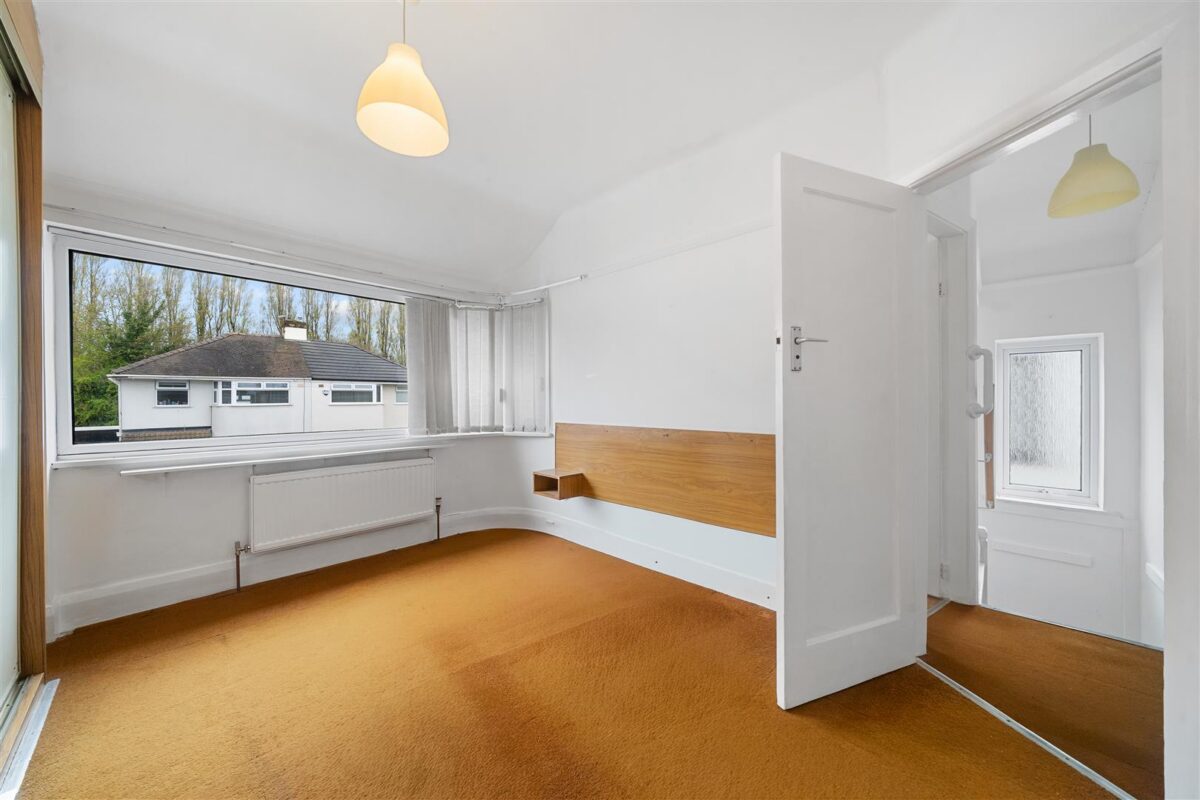 Mostyn Avenue, Aintree Village