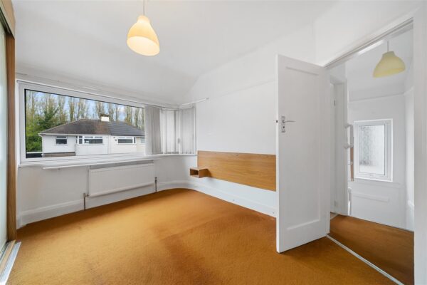 Mostyn Avenue, Aintree Village