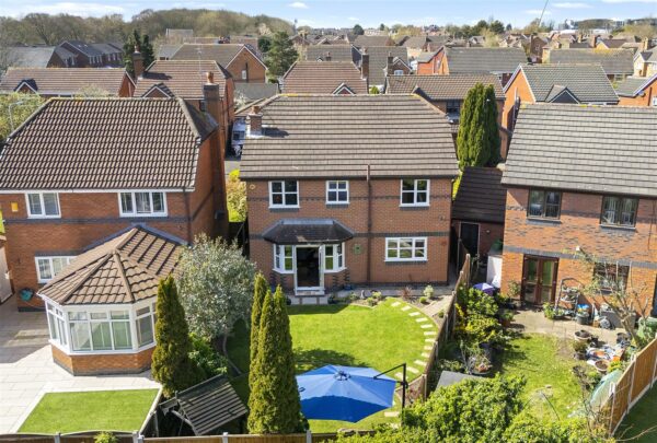 Eremon Close, Aintree