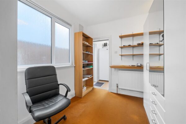 Mostyn Avenue, Aintree Village