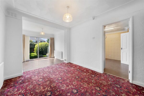 Sandhurst Drive, Aintree Village