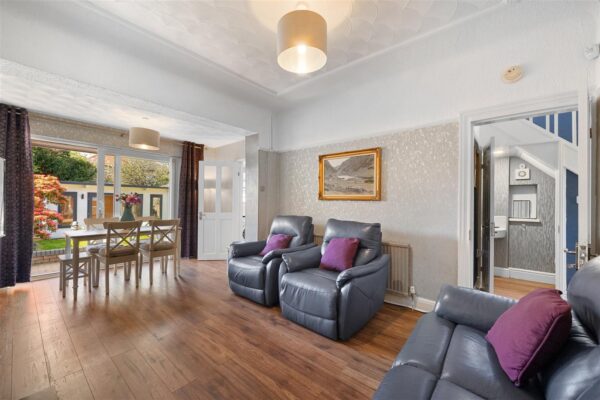 Crescent Road, Walton