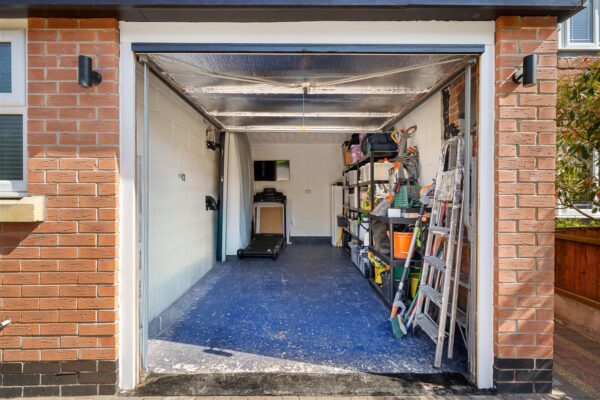 Eremon Close, Aintree