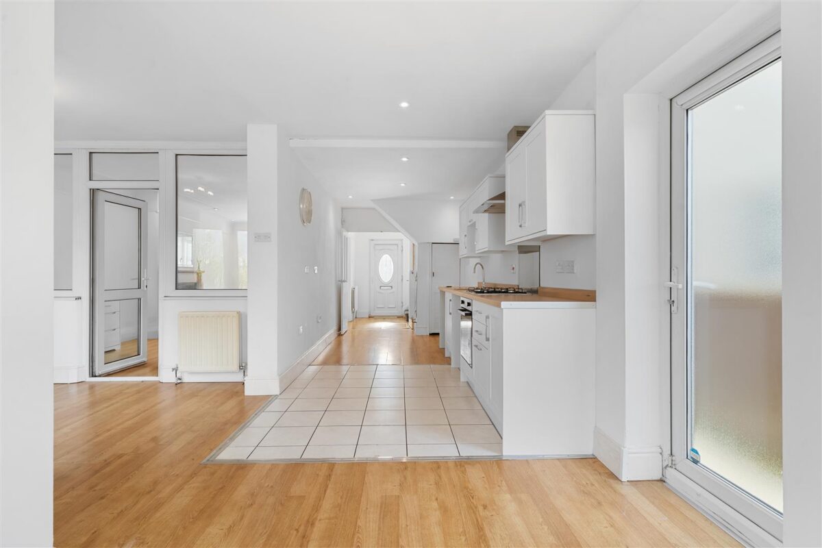 Oriel Drive, Aintree Village