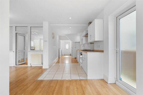 Oriel Drive, Aintree Village