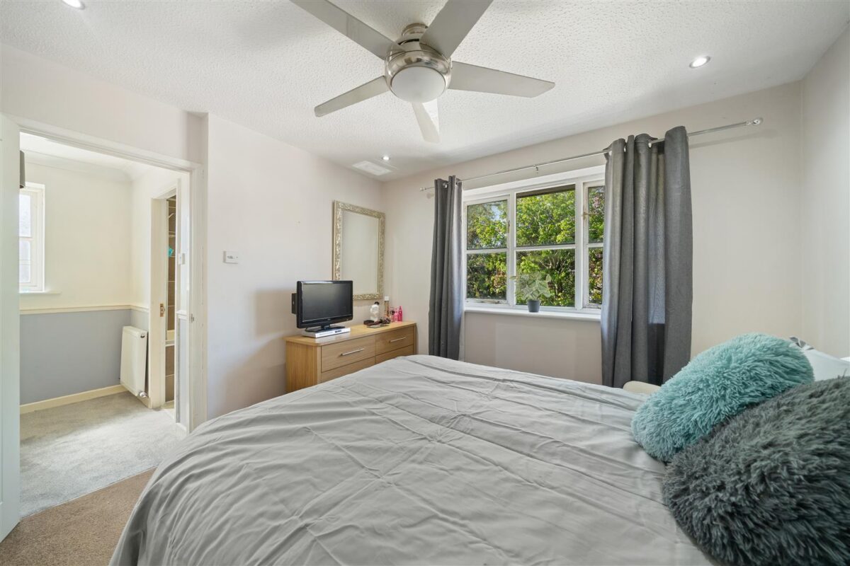 Sprig Close, Aintree