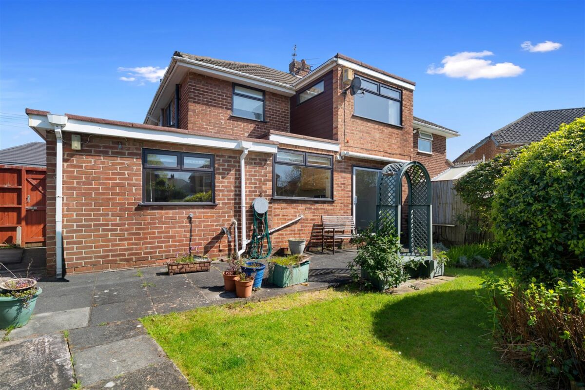 Sandhurst Drive, Aintree Village