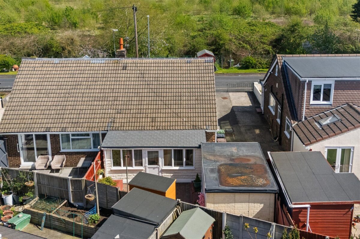 Kempton Park Road, Aintree Village