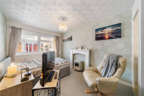 Kempton Park Road, Aintree Village