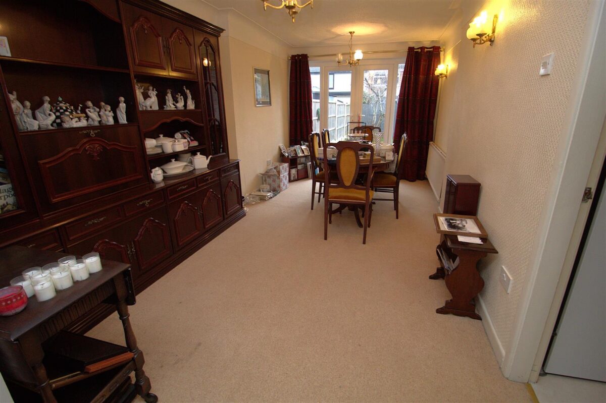 Taunton Drive, Aintree Village