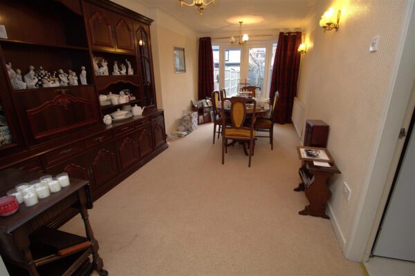 Taunton Drive, Aintree Village