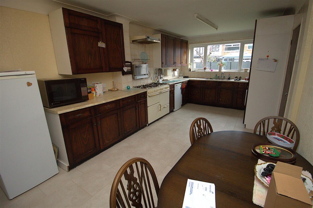 Taunton Drive, Aintree Village