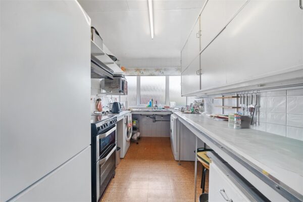 Mostyn Avenue, Aintree Village