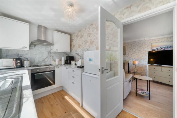 Kempton Park Road, Aintree Village