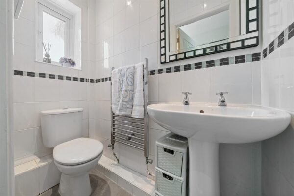 Sprig Close, Aintree