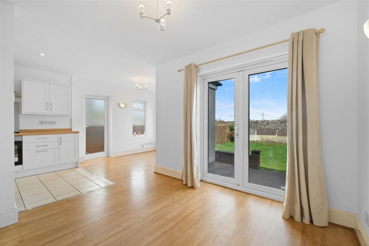 Oriel Drive, Aintree Village