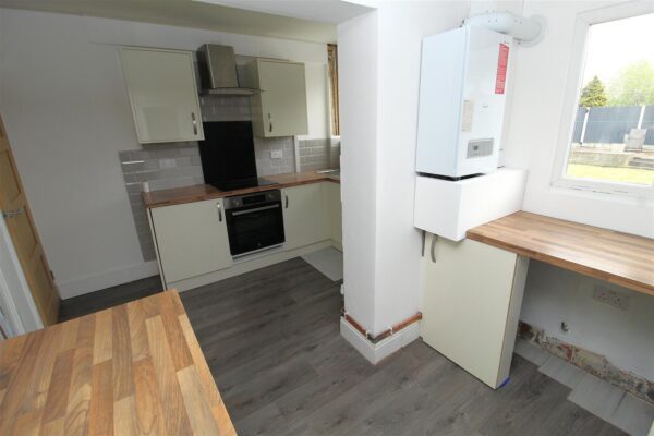 Rossall Avenue, Aintree Village