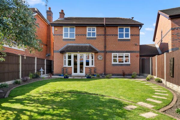 Eremon Close, Aintree