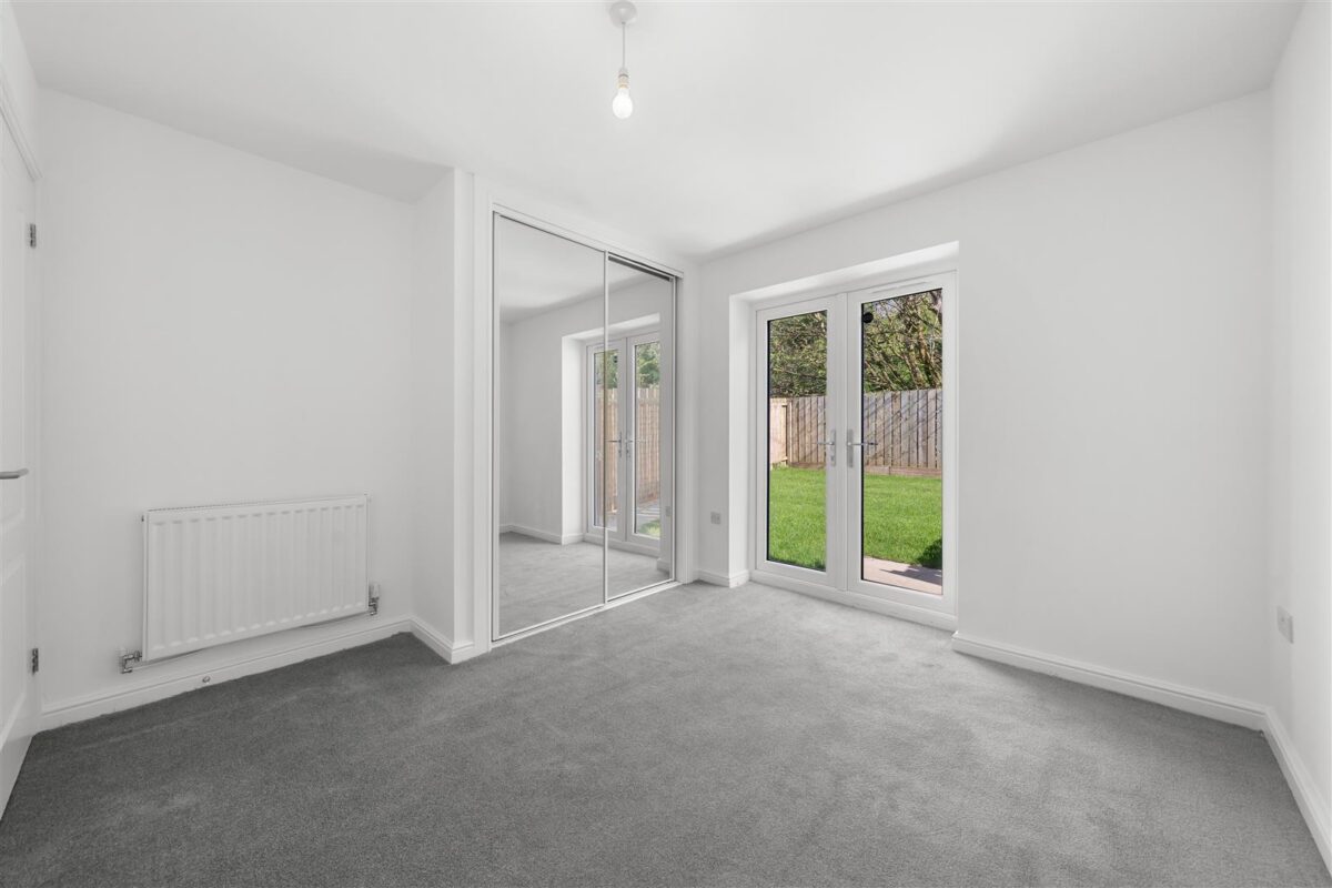 Martingale Close, Aintree Village