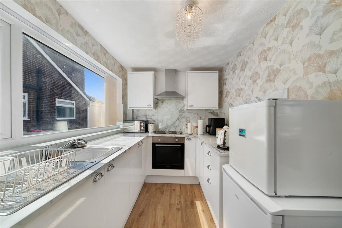 Kempton Park Road, Aintree Village