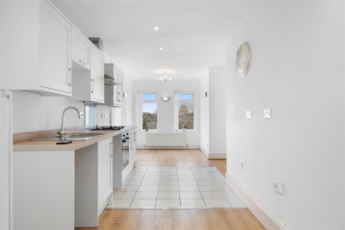 Oriel Drive, Aintree Village