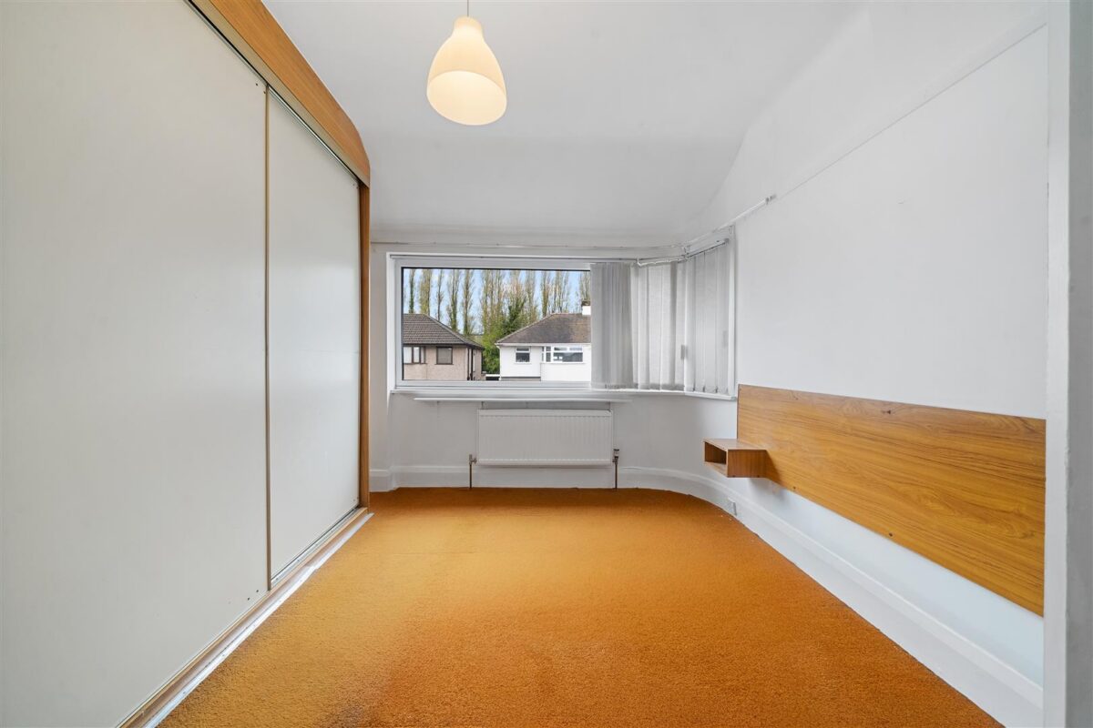 Mostyn Avenue, Aintree Village