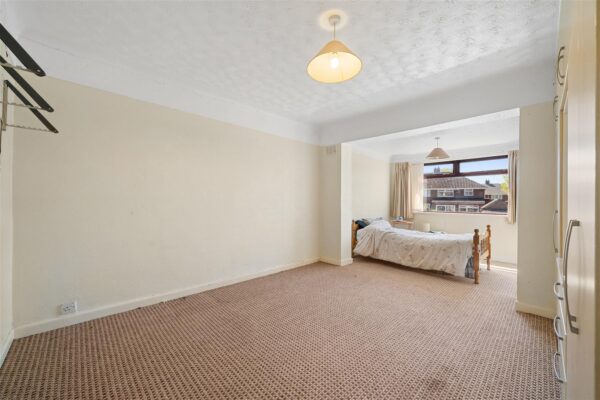 Sandhurst Drive, Aintree Village