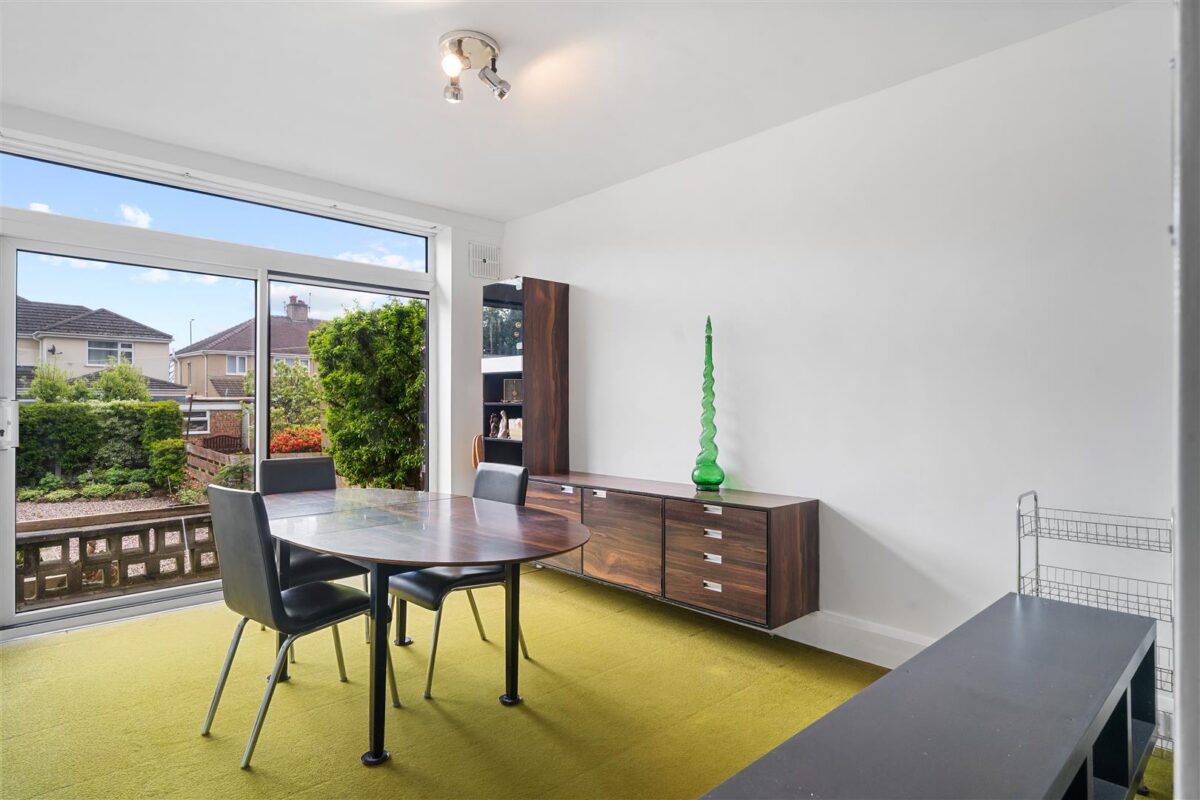 Mostyn Avenue, Aintree Village