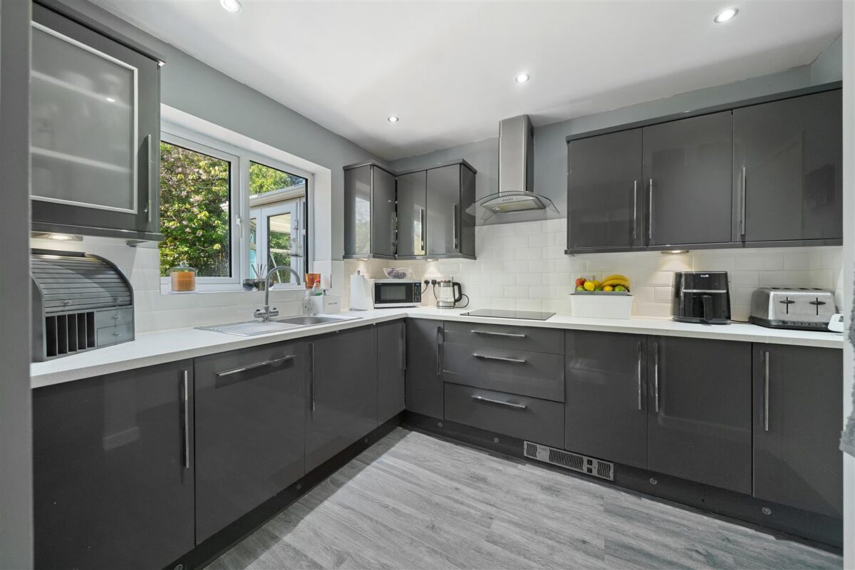 Sprig Close, Aintree