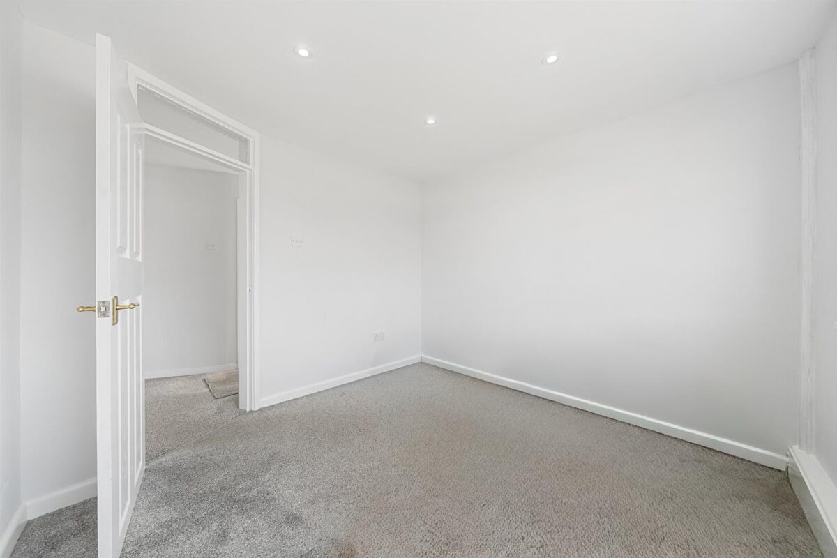Wrekin Drive, Aintree Village