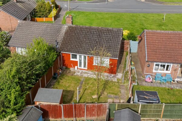 Oriel Drive, Aintree Village