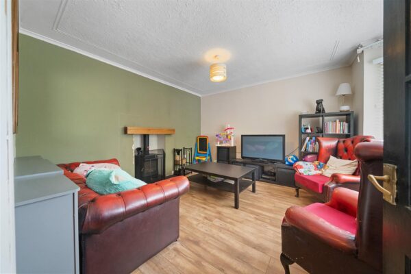 Valentine Grove, Aintree Village
