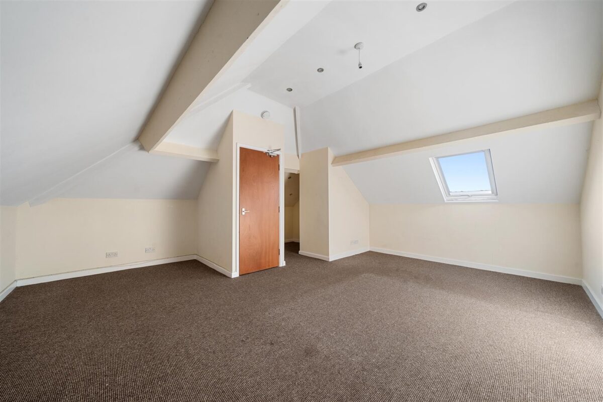 Oriel Close, Aintree Village