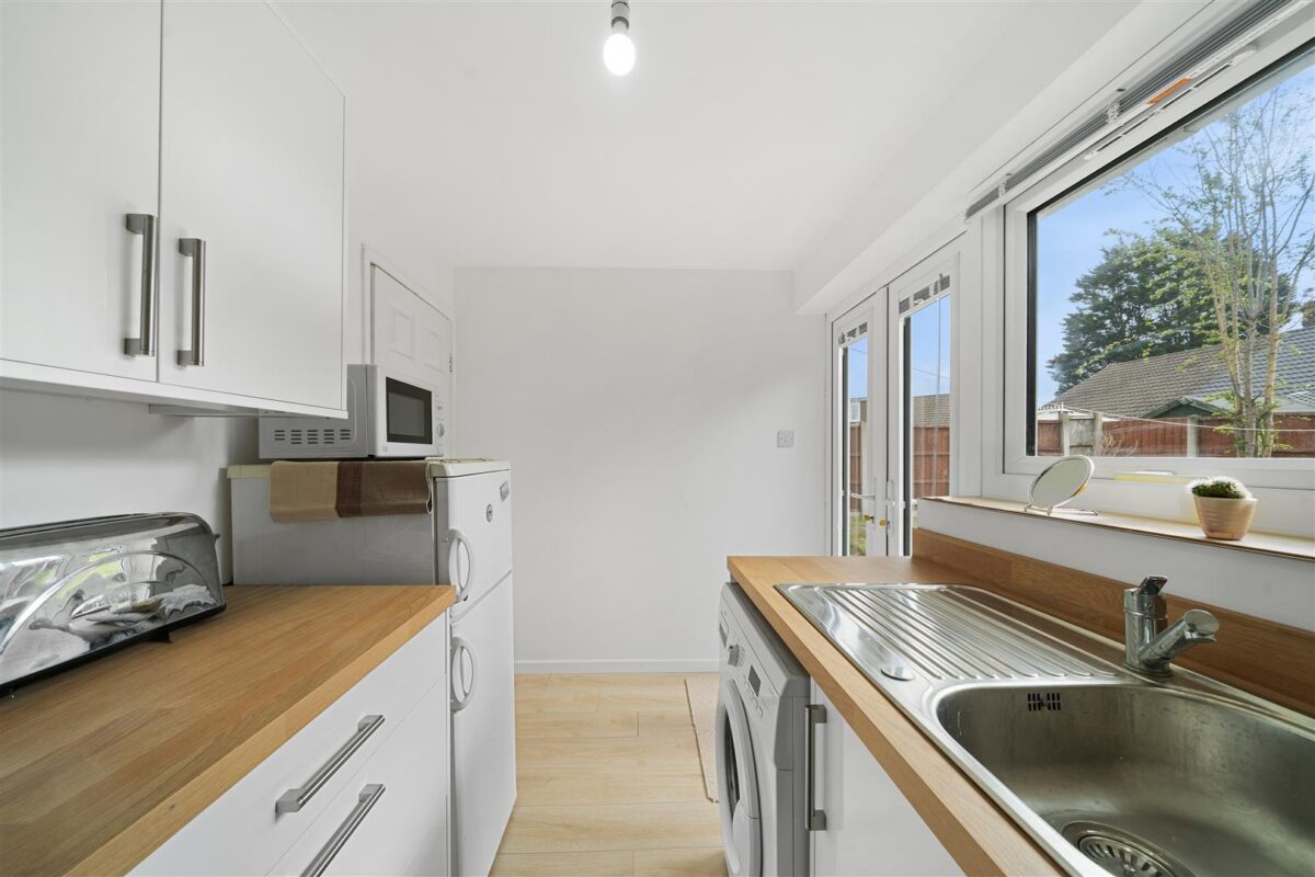 Oriel Drive, Aintree Village