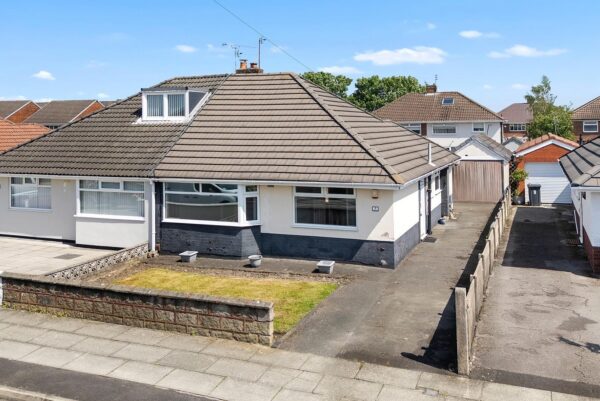 Wrekin Drive, Aintree Village