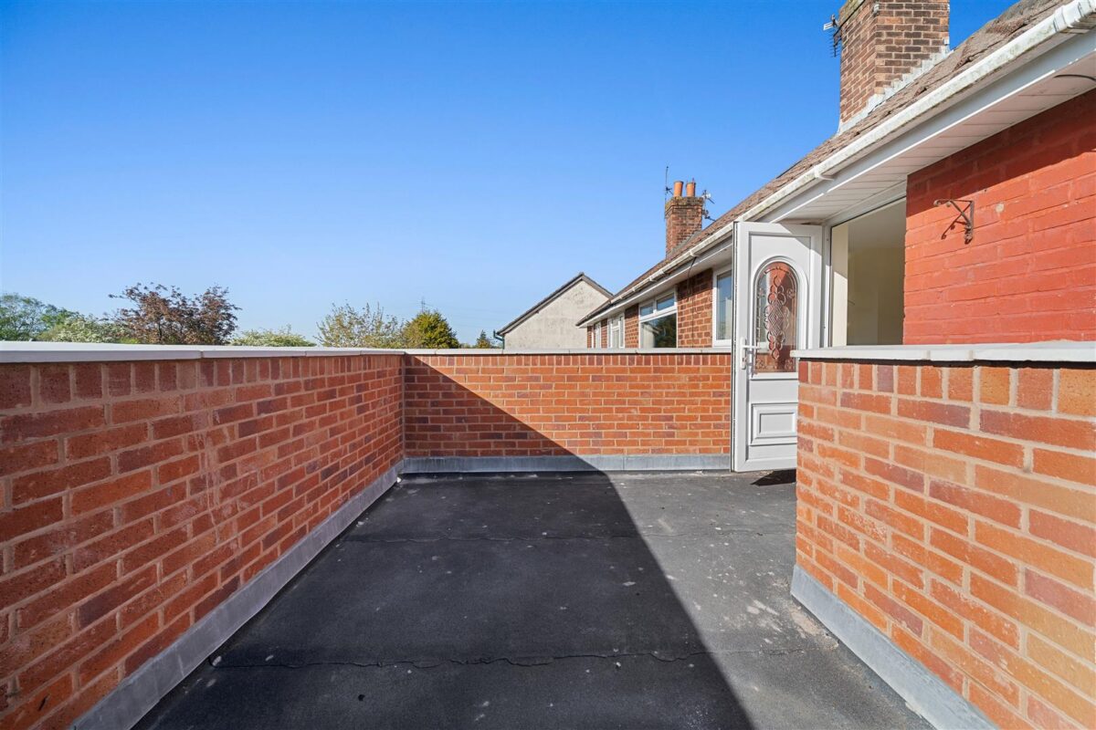 Oriel Close, Aintree Village