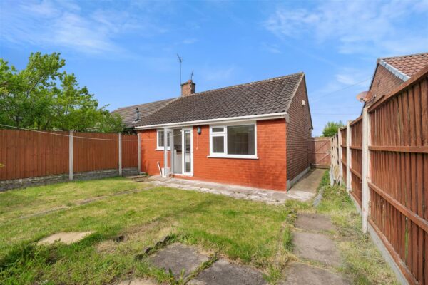 Oriel Drive, Aintree Village