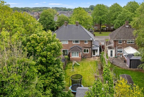 Valentine Grove, Aintree Village
