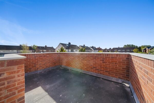 Oriel Close, Aintree Village